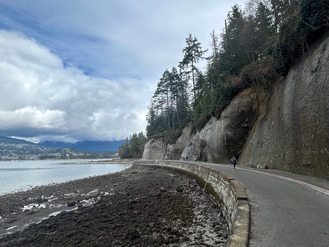 스텐리 파크 외곽 산책길