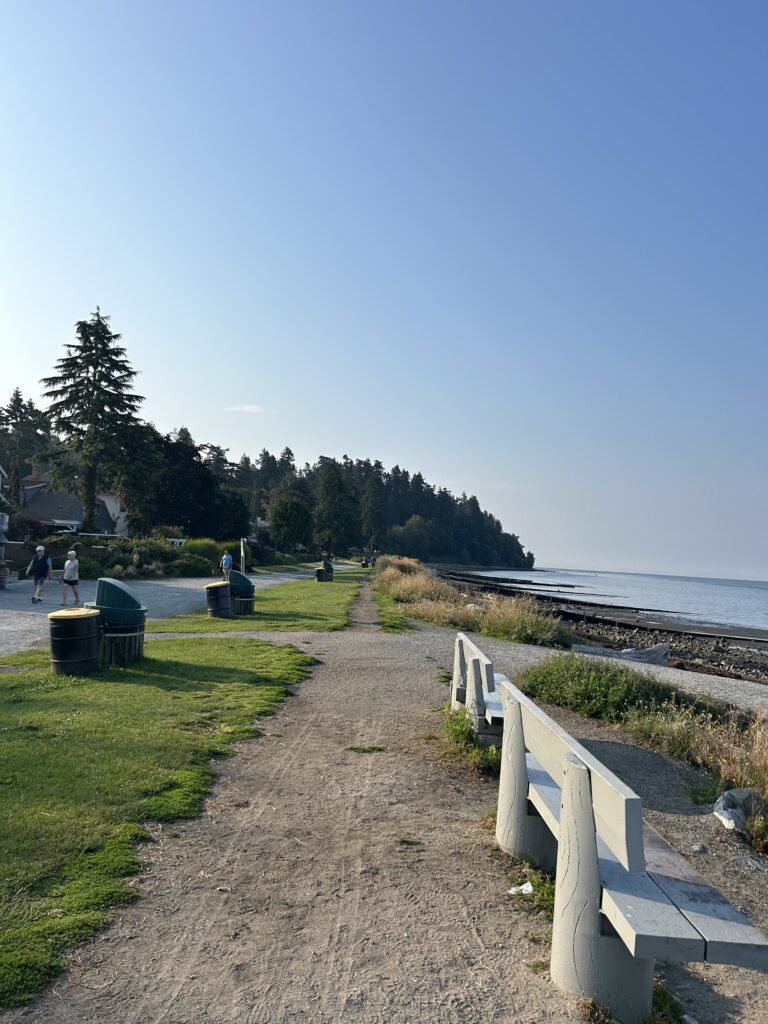 크레센트 비치(Crescent Beach)의 산책길
