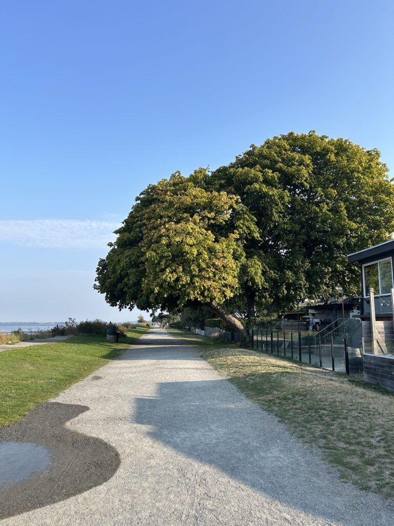 크레센트 비치(Crescent Beach)의 산책길, 북쪽
