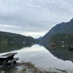 수위가 놓아 홍수가 난 Buntzen Lake