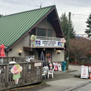 Buntzen Lake 가는 길에 그로서리(Grocery)