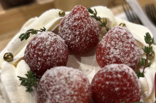 코퀴틀람의 추천 카페, Cafe Dorothy의 스트로베리쇼트 케이크