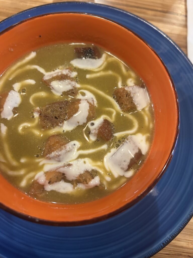 다인 아웃 3코스 중 애피타이저 수프