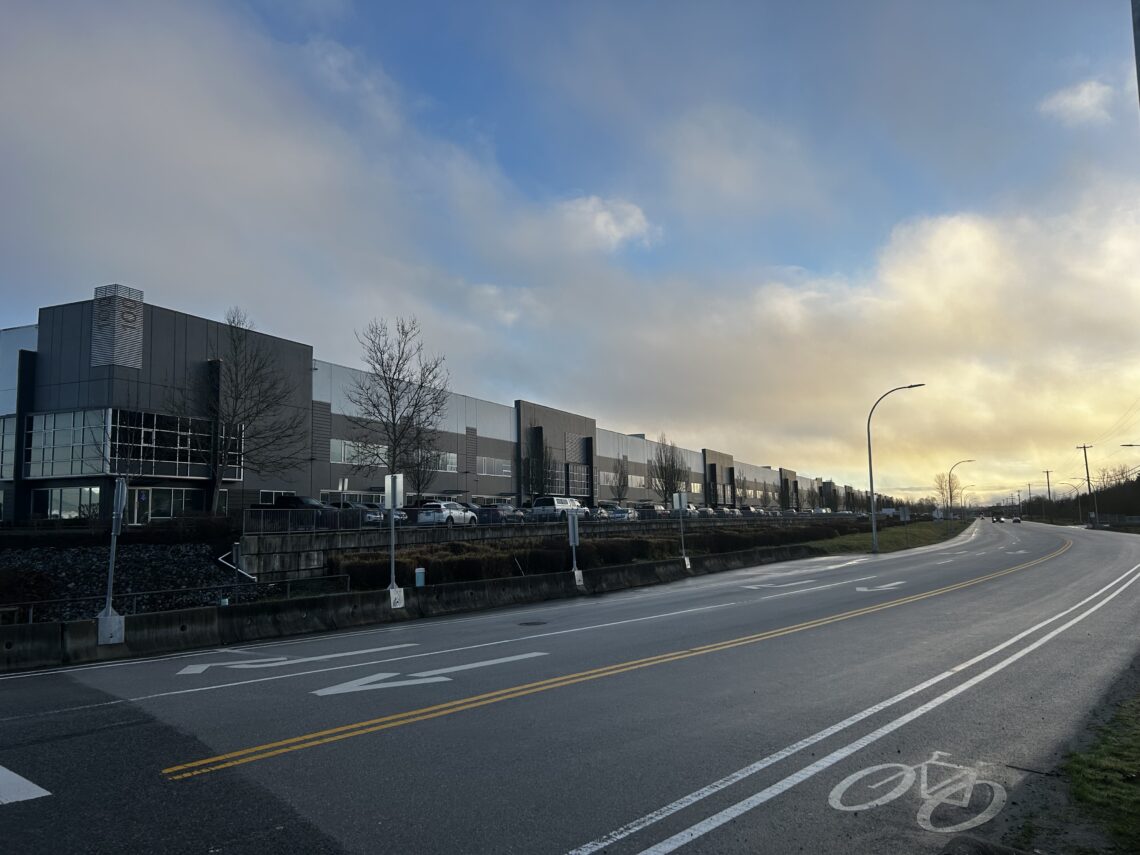 겨울 맑은 날의 산업 단지