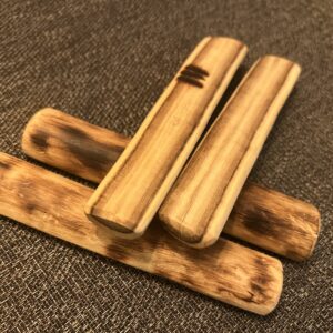 윷놀이에 사용되는 직접 깍아 만든 수제 윷