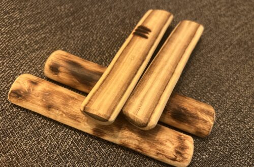 윷놀이에 사용되는 직접 깍아 만든 수제 윷