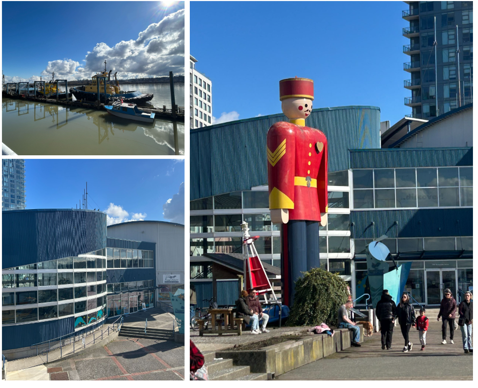 리버 마켓 앞의 랜드 마크와 강 위의 배들