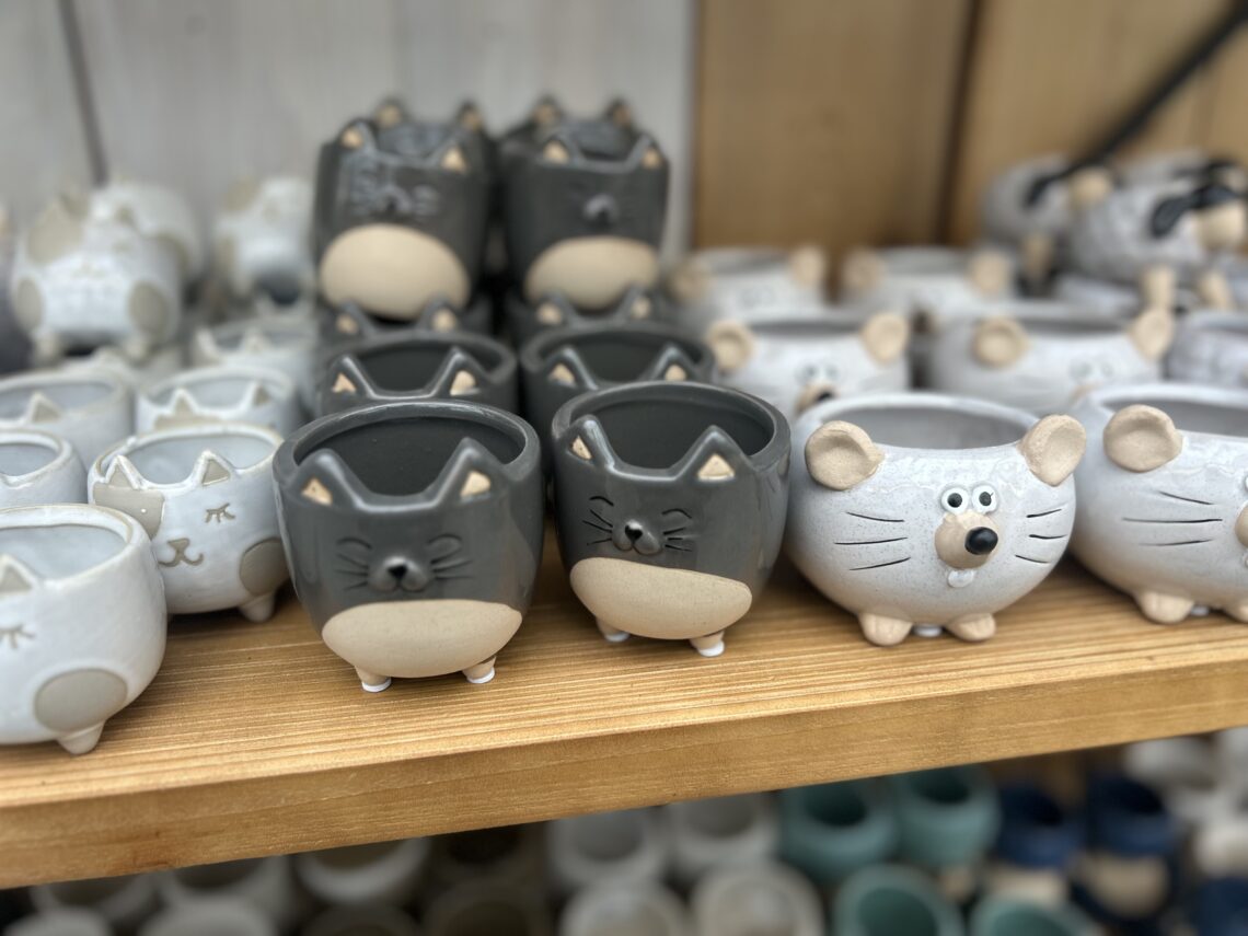 가든 센터의 미니 고양이 다리 화분