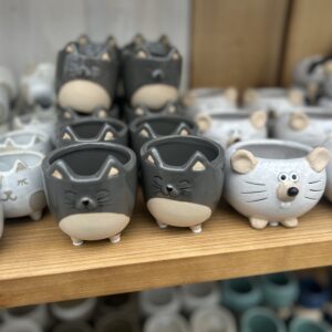 가든 센터의 미니 고양이 다리 화분