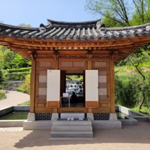 청운문학도서관 정자