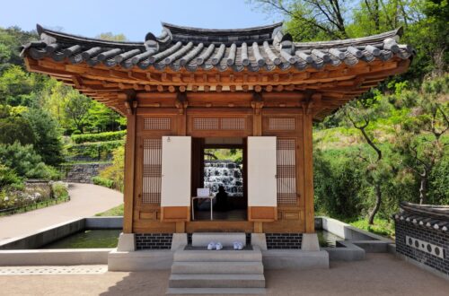 청운문학도서관 정자
