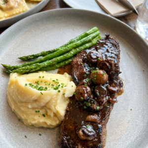 캑터스 클럽 카페의 MUSHROOM STRIPLOIN STAKE