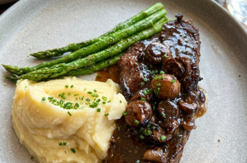 캑터스 클럽 카페의 MUSHROOM STRIPLOIN STAKE