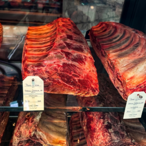 예일 타운 Butcher Shop에서 발견한 드라이 에이징 스테이크용 소고기