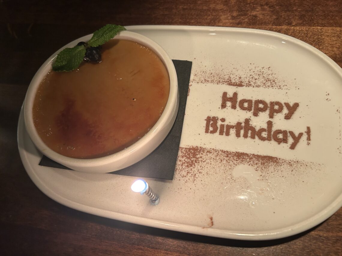 생일에 받은 캑터스 클럽(Cactus Club Cafe)의 크림뷔릴레