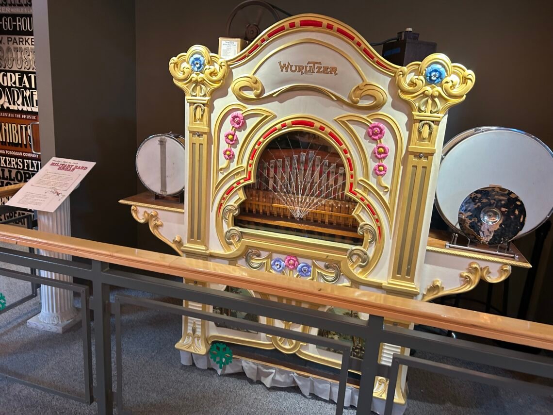회전목마의 친구, Military Band Organ