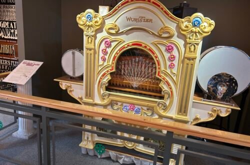 회전목마의 친구, Military Band Organ