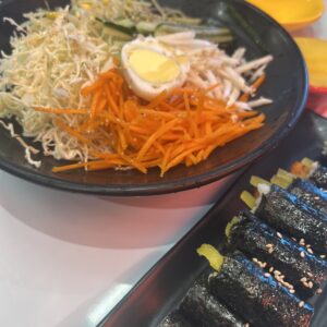 초여름에 먹어 본 쫄면과 꼬마김밥