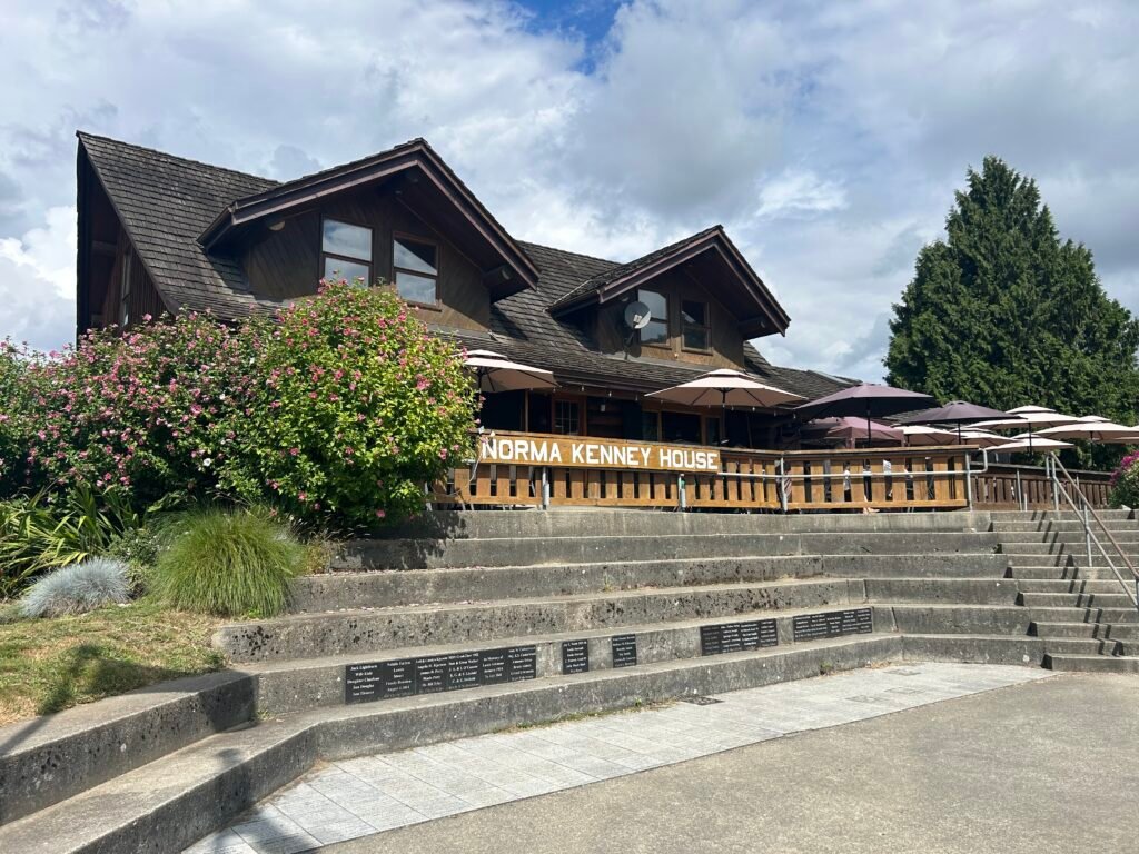 미션 명소, 공원 언덕 잔디밭과 종탑이 멋진 공원 Fraser River Heritage Park 방문기