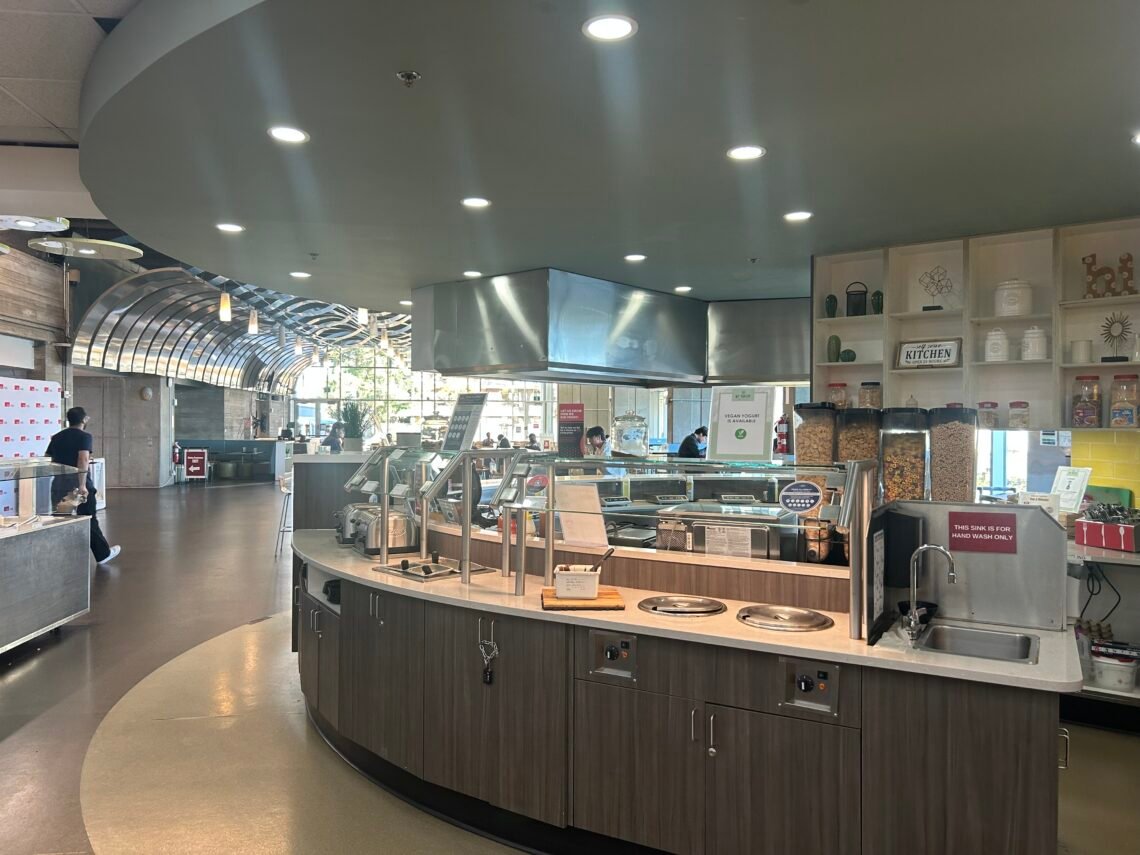 SFU Dining Commons, 밴쿠버에서 뷔페 학생식당 이용하기